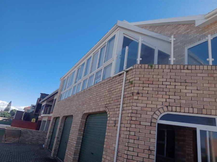6 Bedroom Property for Sale in Aston Bay Eastern Cape